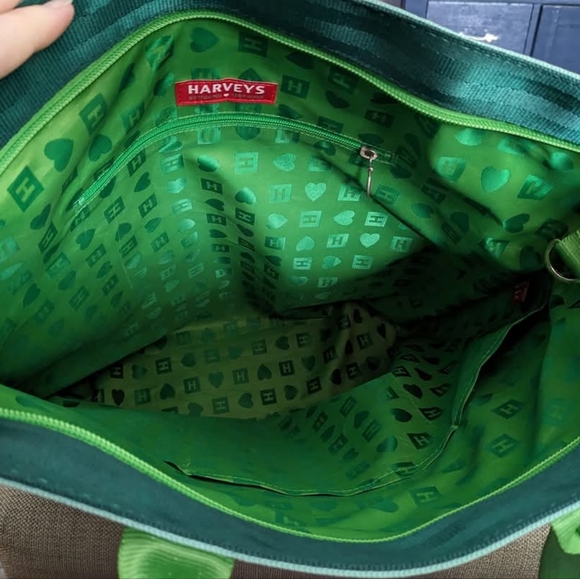 Harveys Seatbelt Mixed Greens Large Streamline Tote - Picture 6 of 7